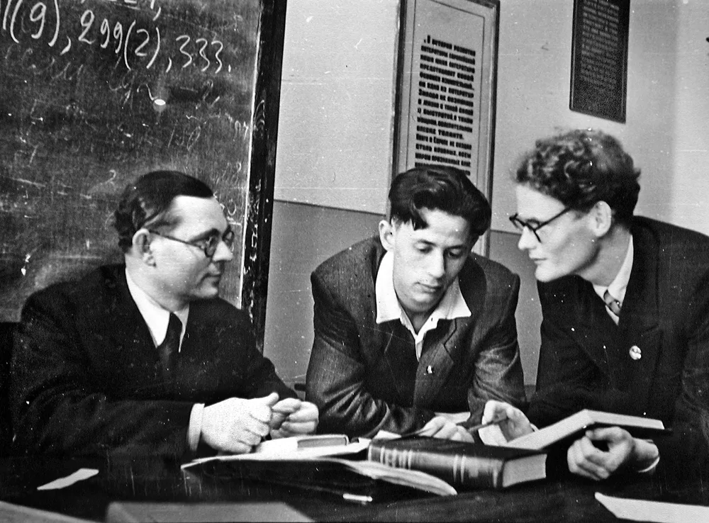  кружек института. 1950-е гг