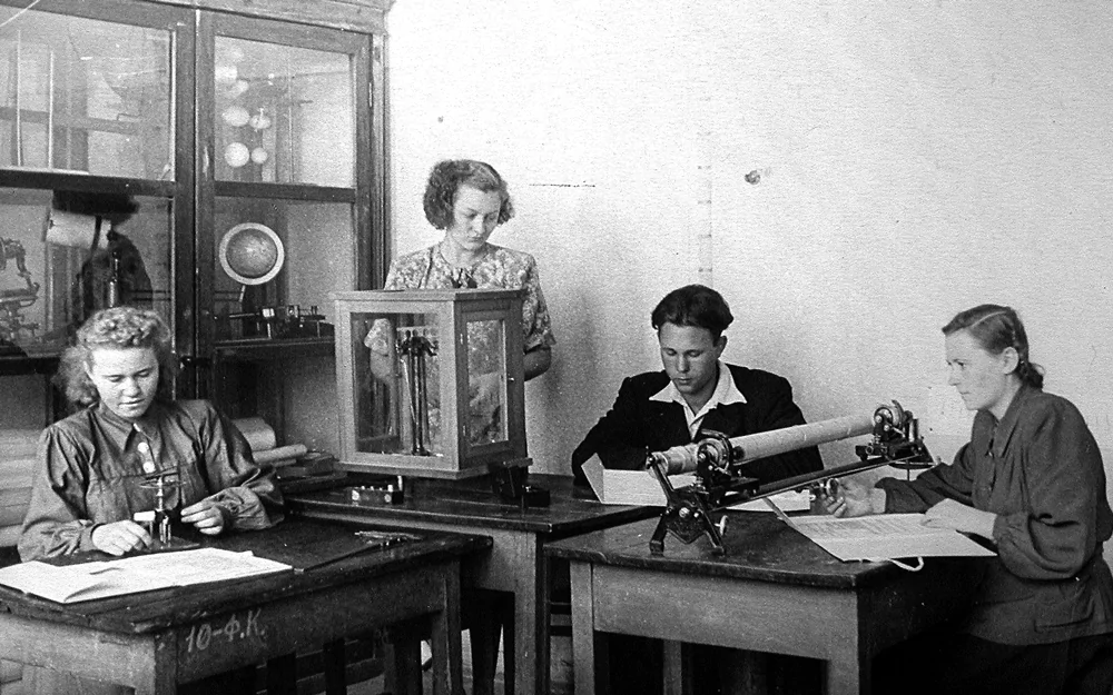  занятия в лаборатории механики. 1950-е гг